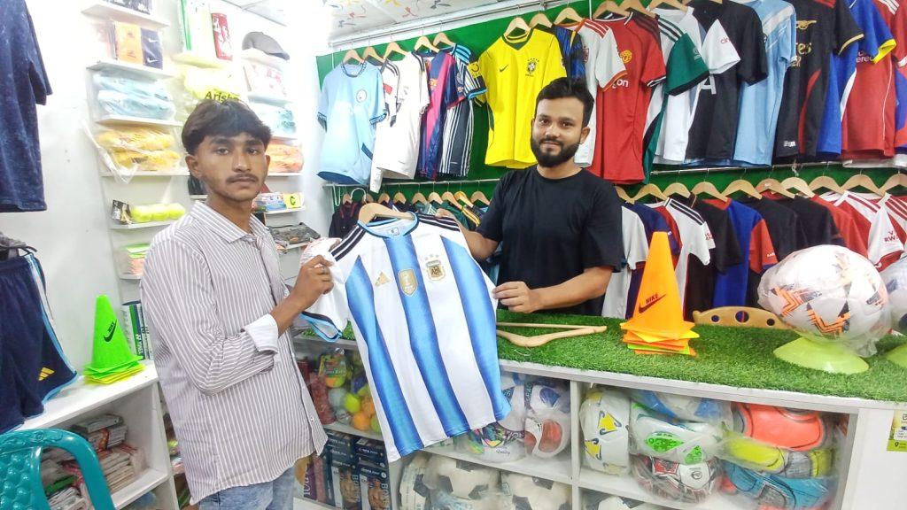 মেঘনার চরে ফুটবলের উৎসব, মেসি-নেইমারে বিভক্ত জনপদ
